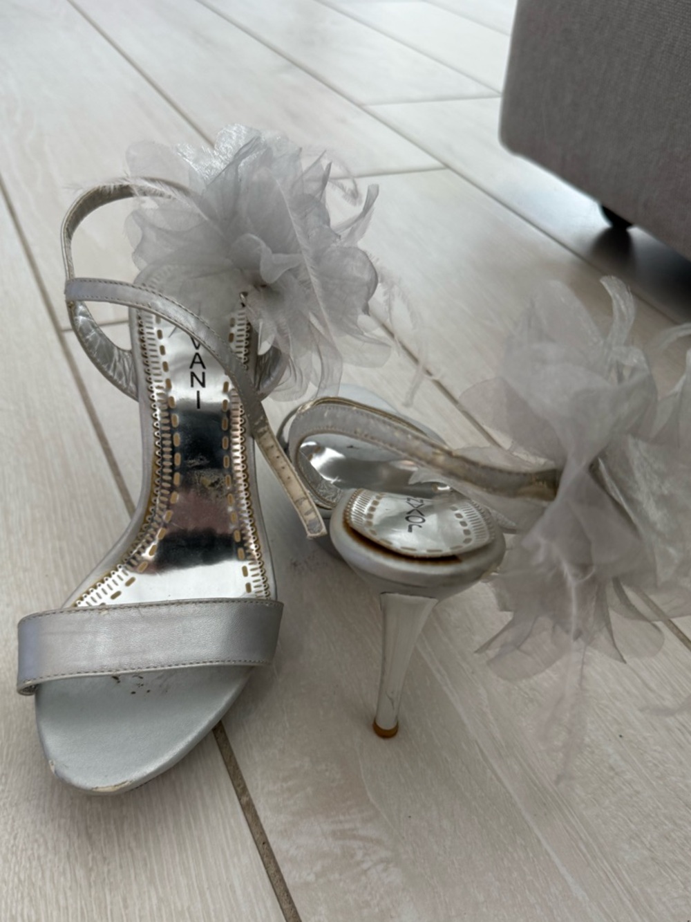 Jovani - SilverElegant Women's Silver Floral T-strap Heels
